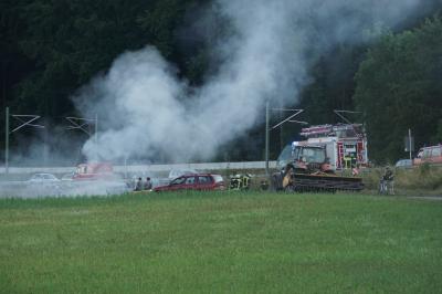 Strohballen fangen Feuer bei Renningen an der B295